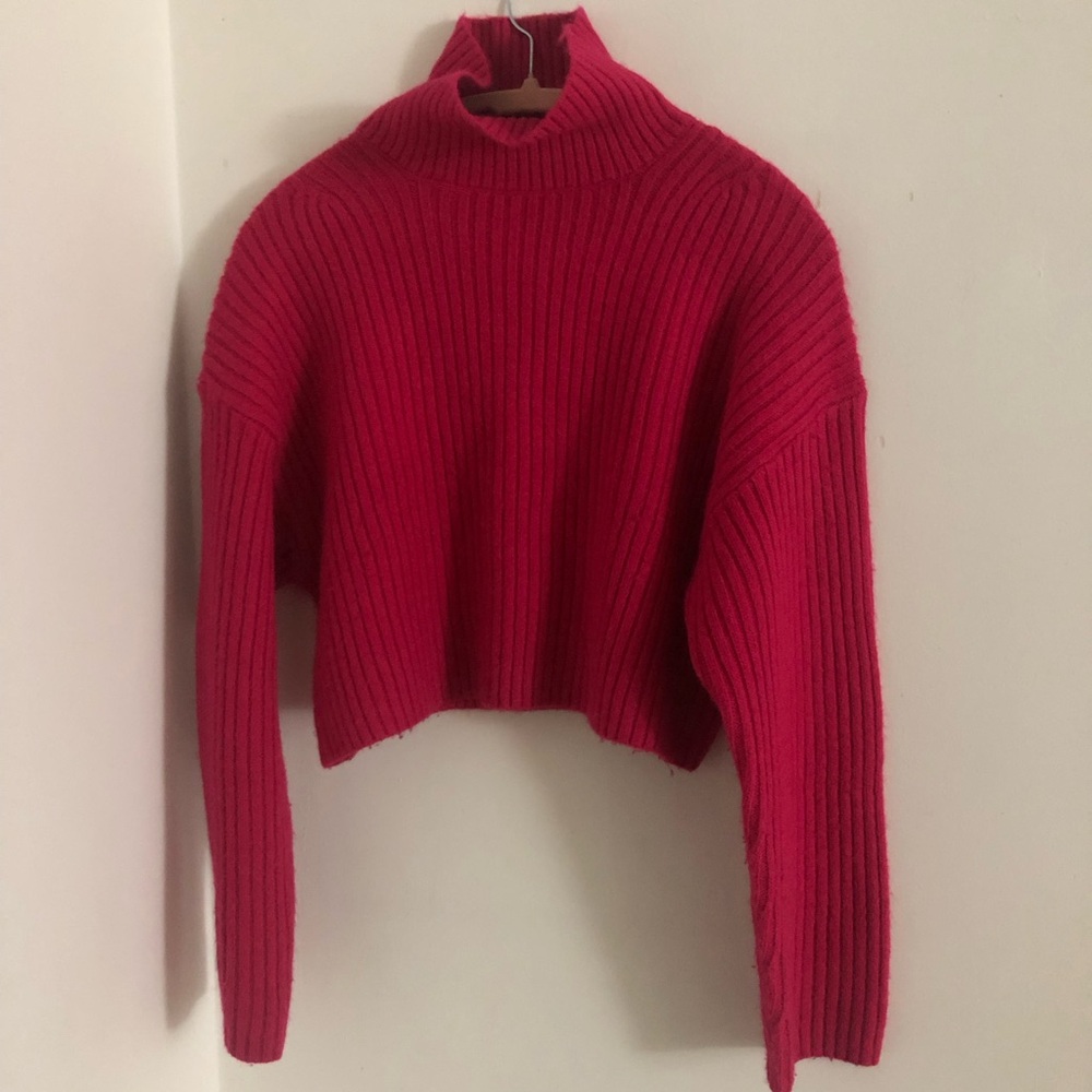 H&M Cropped Turtle Neck/Cowl NeckSweater Cozy Knit in Vibrant Reddish Pink Color
